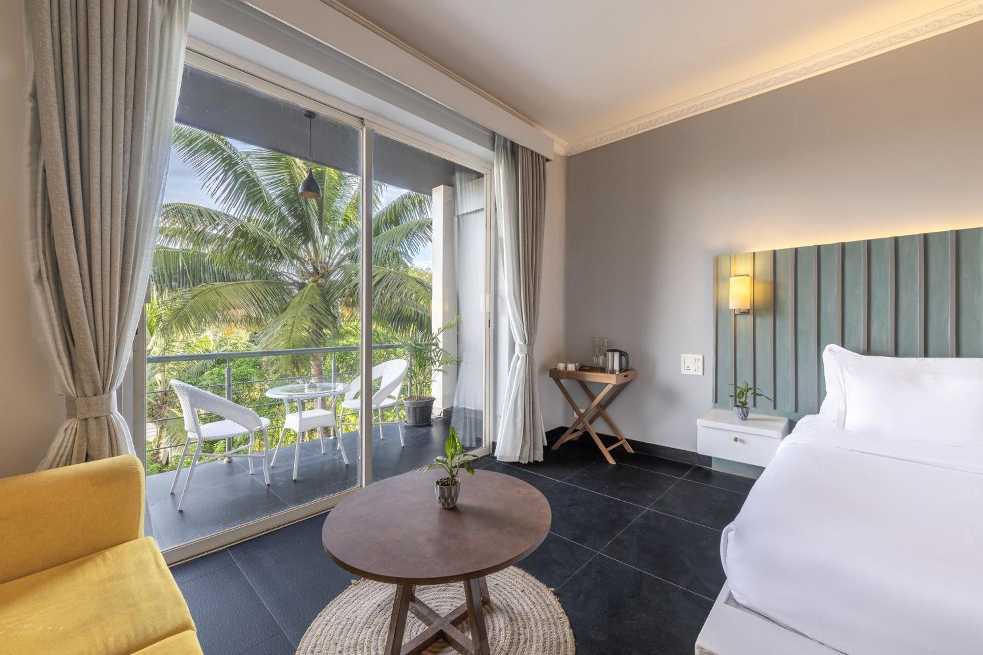 Отель Echor Samara Morjim Goa Sea View Restro Экстерьер фото