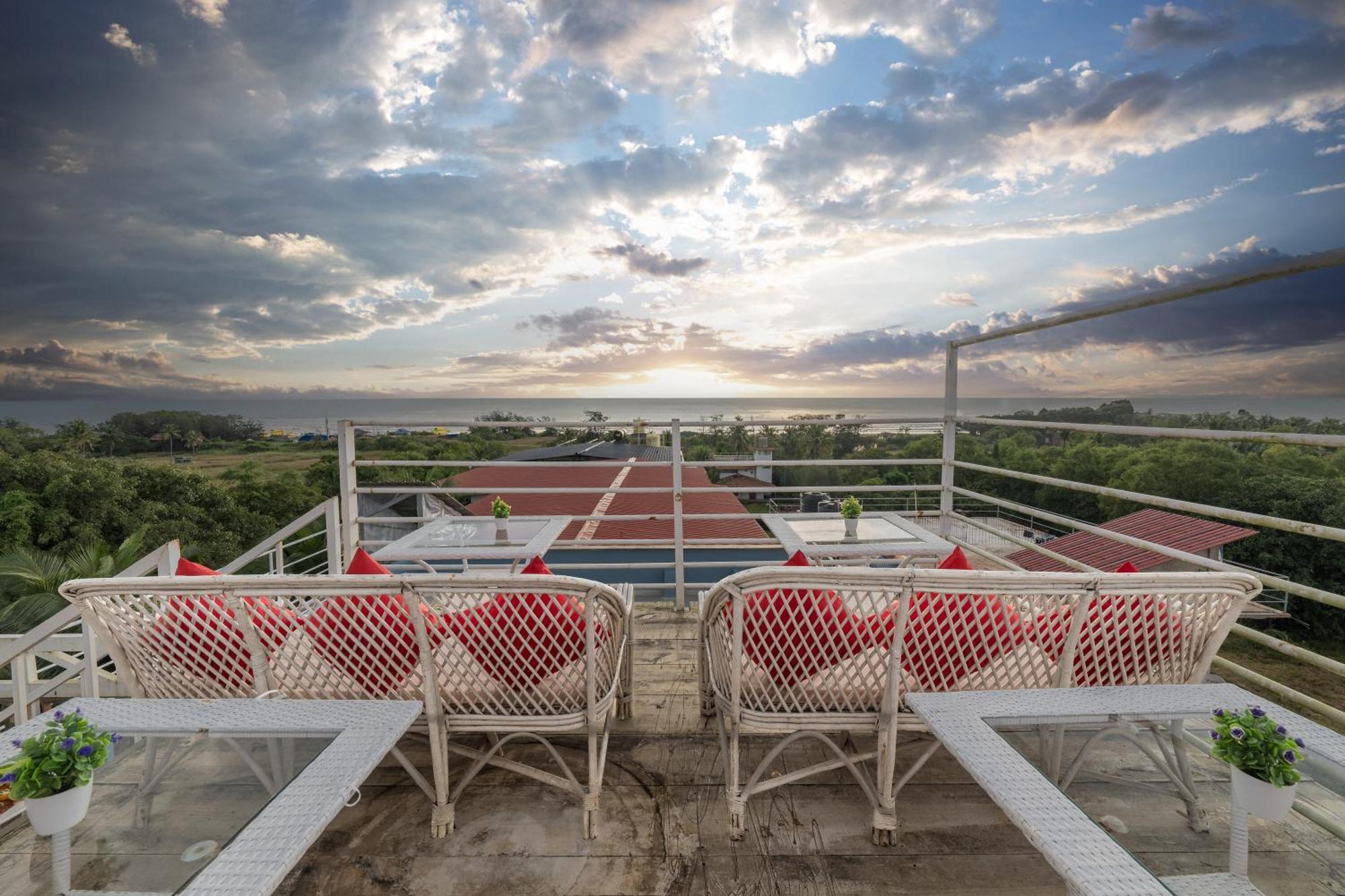 Отель Echor Samara Morjim Goa Sea View Restro Экстерьер фото